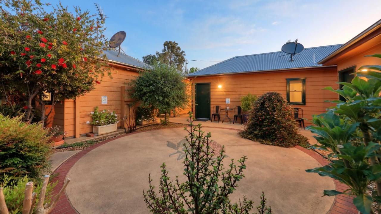 Prince Of Wales Hotel Gulgong Exterior photo